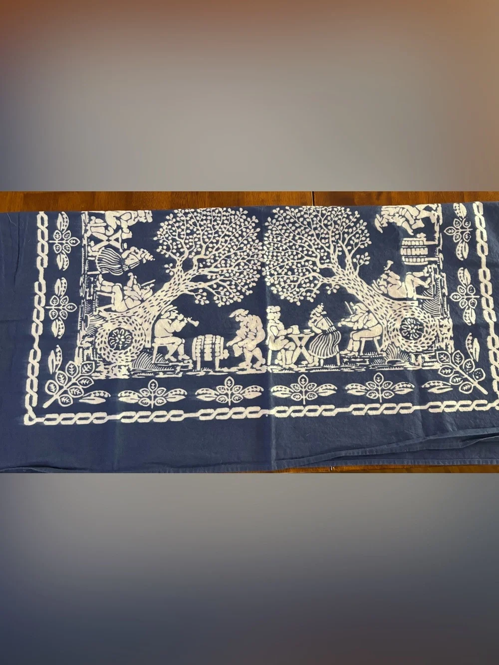 Vintage Folk Art Pattern “Bauerntanz” Table Cloth 30”x31”